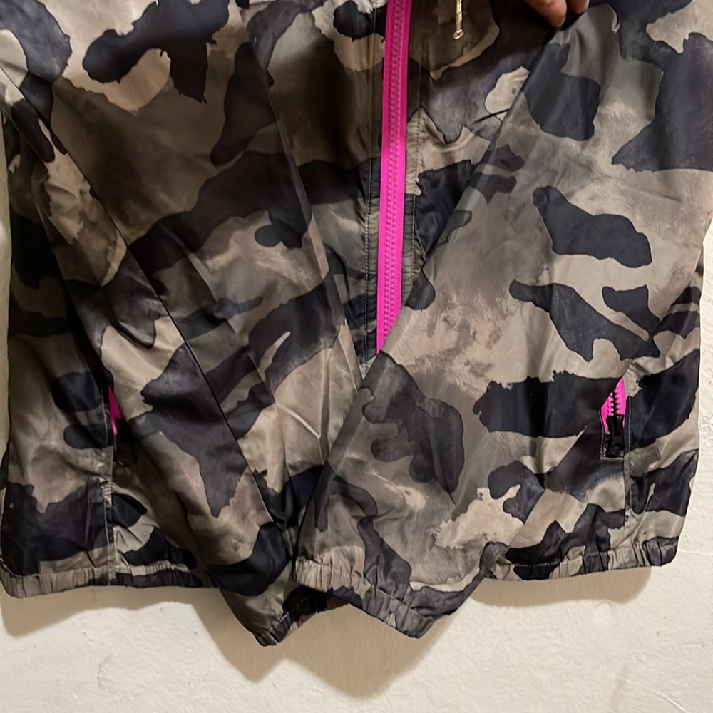 Camo Northface Jacket - Picture 3 of 7